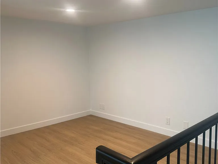 897 Wabash Ct — Photo 31