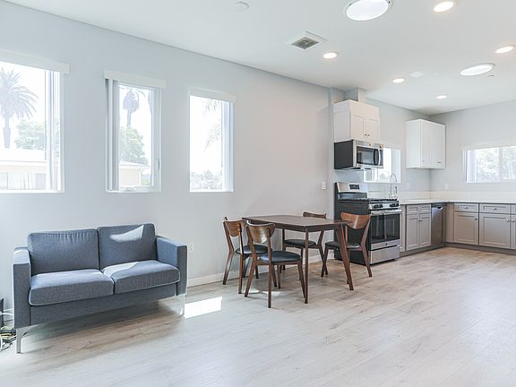 2nd image of 1231 W 36th Pl