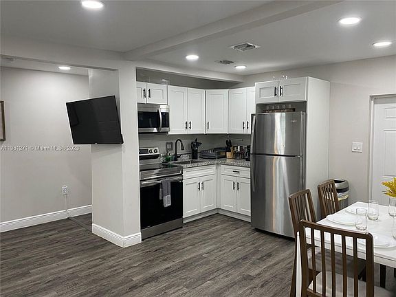 3rd image of 642 NW 3rd Ave