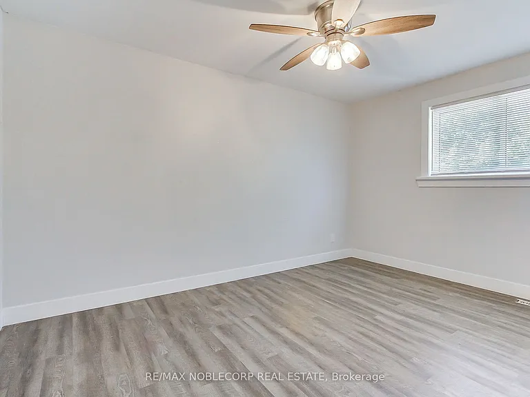 17 Larkdale Cres — Photo 26