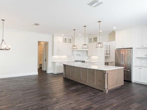 3rd image of 1425 Eden Isle Blvd NE