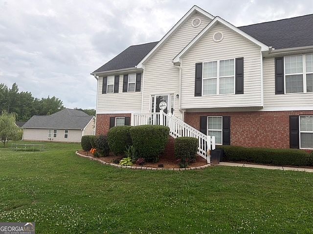 1st image of 300 Vineyard Ridge Ln