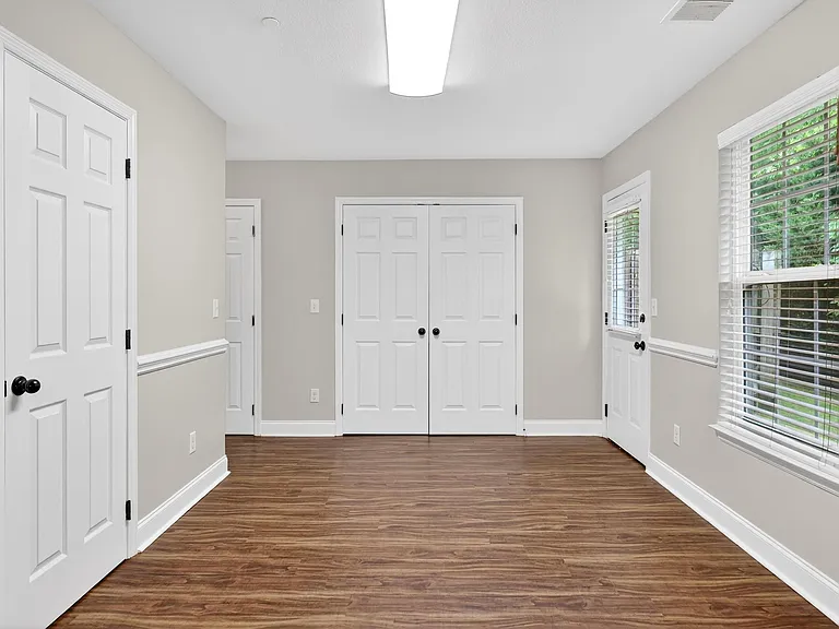 1109 Maple Tree Ln — Photo 14