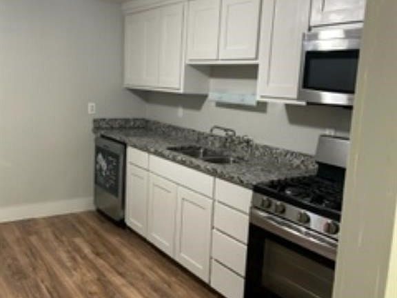 5th image of 611 E 10th St