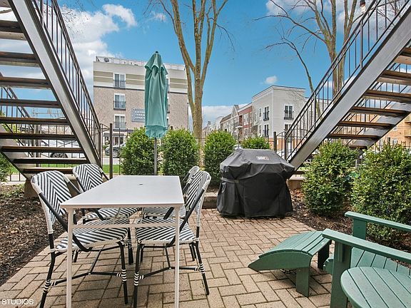 3rd image of 1806 W Argyle St Unit F