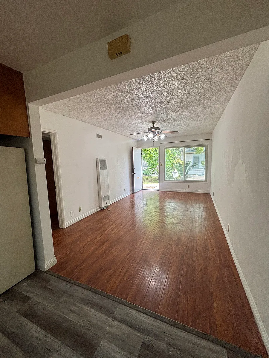 Building Photo - 9968 Live Oak Ave