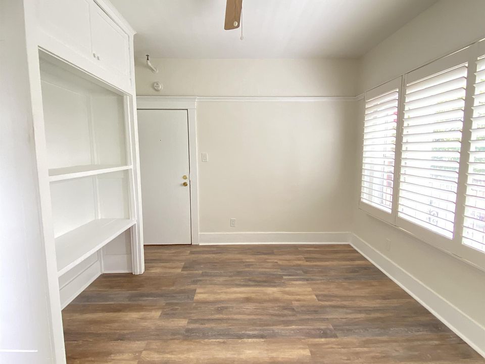 1st image of 959 E Broadway #11158714