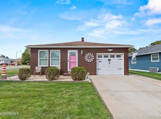 156 Guadeloupe Dr, Toms River, NJ 08757