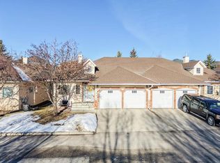 6841 E Coach Hill Rd SW #7, Calgary, AB T3H 3T9