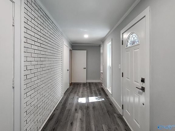 5th image of 9805 Wallwood Dr SE