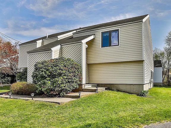 2nd image of 6 Cranwell Ct