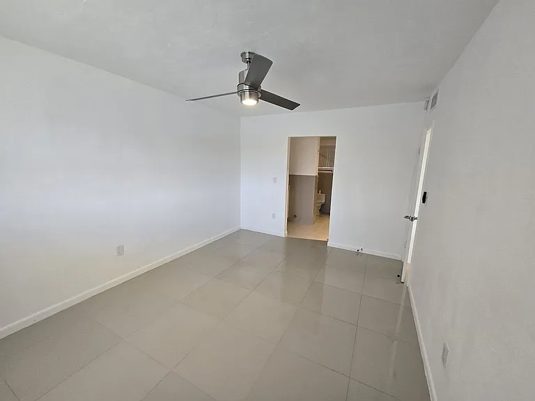 2800 NE 203rd St #24 — Photo 15