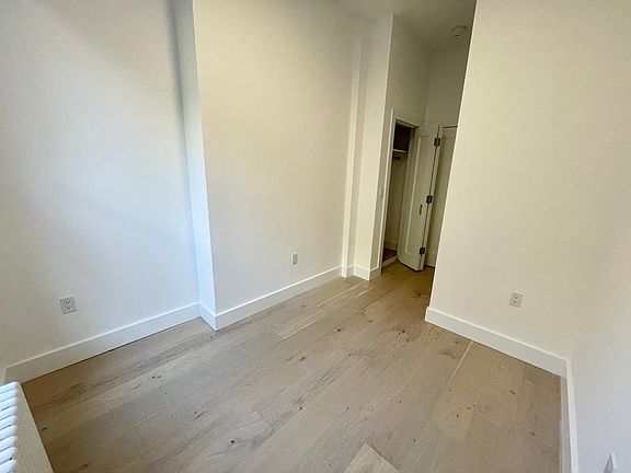 4th image of 228 E 6th St #2
