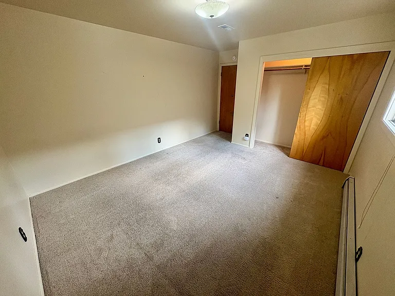 106 Burlington Ave — Photo 10