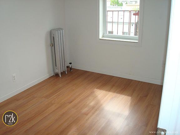 5th image of 2827 37th St #11