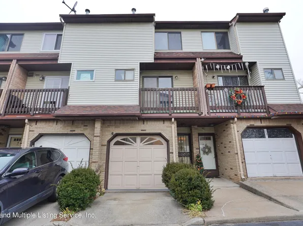 17 Eric Ln, Staten Island, NY 10308