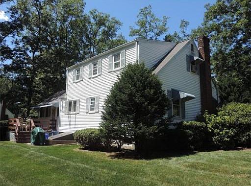 2nd image of 221 Mechanic St