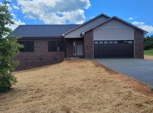 8222 Madison Ln, Hickory, NC 28602