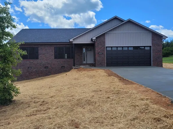 8222 Madison Ln, Hickory, NC 28602