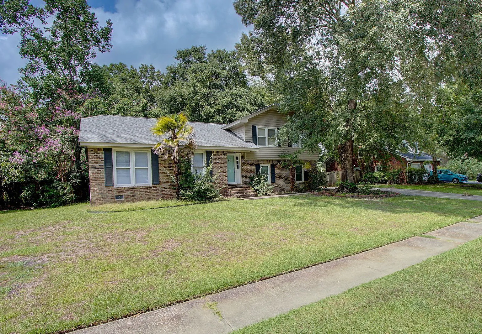 3 bed, 2.0 bath, 1470 sqft, $2,400 — Photo 2