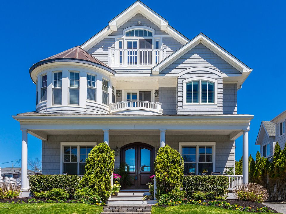 1st image of 7 Beacon Blvd