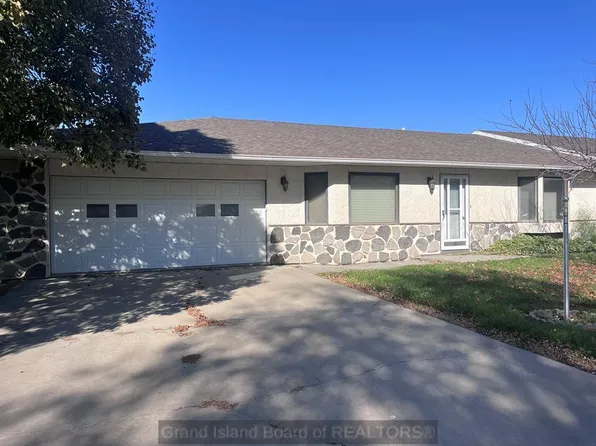 1307 Newtowne Dr, Central City, NE 68826