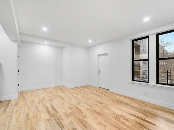 312 Manhattan Avenue image 1 of 13