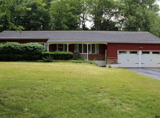 34 Barcelona Dr, Clifton Park, NY 12065