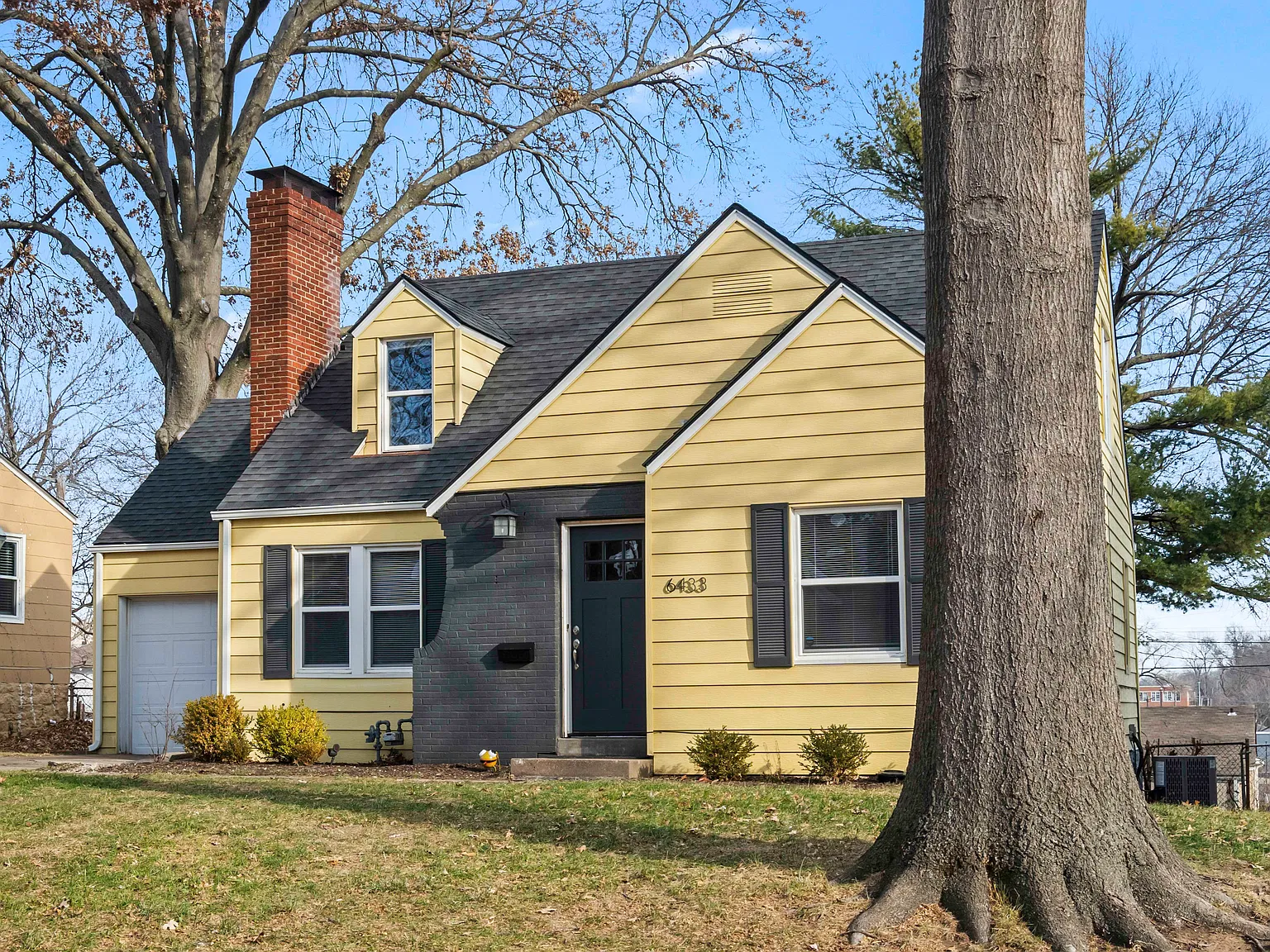 6433 Charlotte St — Photo 3