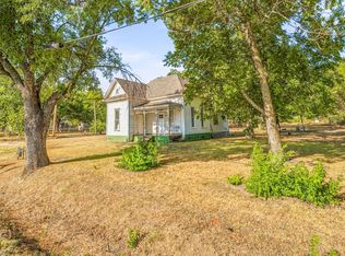 208 S Harrison St, Pilot Point, TX 76258