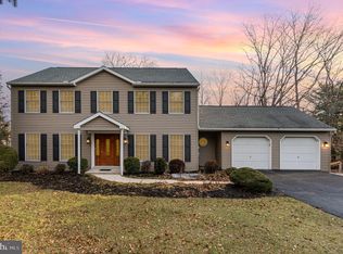 1725 Bennington Dr, Harrisburg, PA 17112