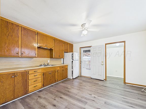 3rd image of 815 W Kingsmill Ave