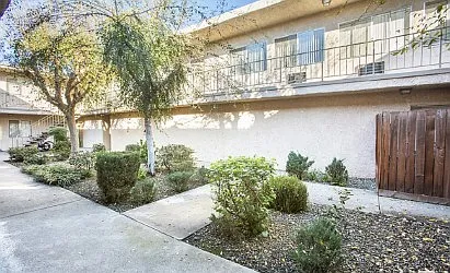 15507 Vanowen — Photo 3