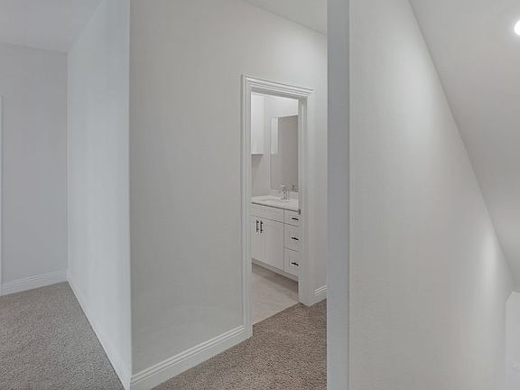 3rd image of 4554 Cinema St