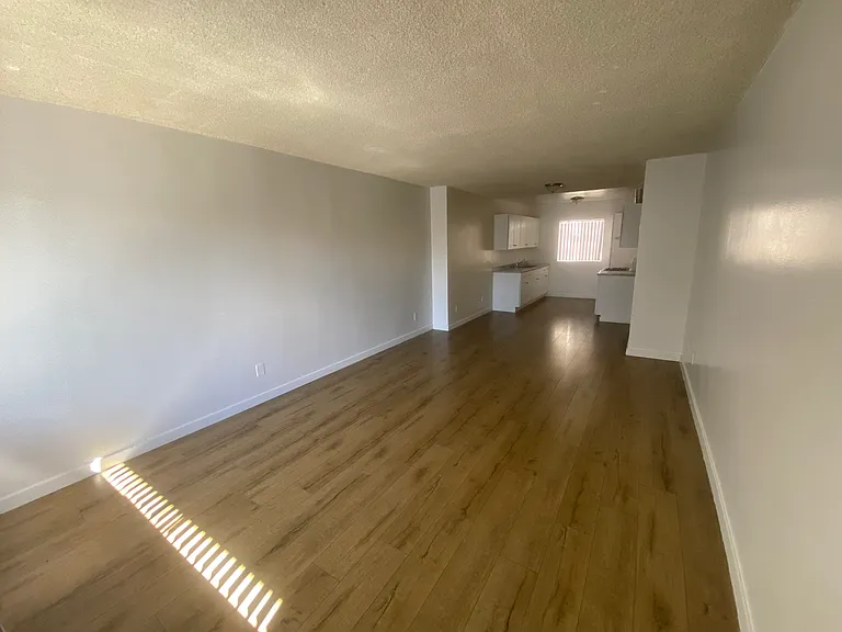 8024 Owensmouth Ave #7 — Photo 11
