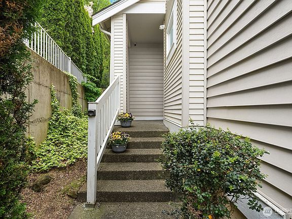 4th image of 535 S 51st Court