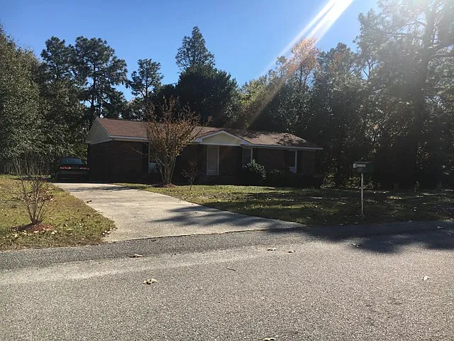 3 bed, 2.0 bath, 1426 sqft, $1,600 — Photo 2