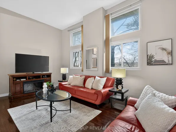 443 Manse Rd #9, Toronto, ON M1E 3V7