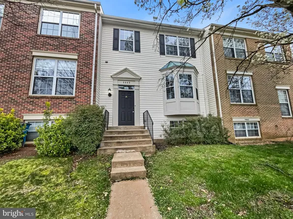 5845 Belcher Farm Dr, Centreville, VA 20120