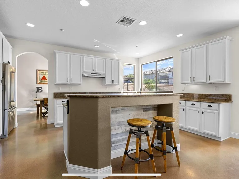 701 Rolling Green Dr — Photo 48