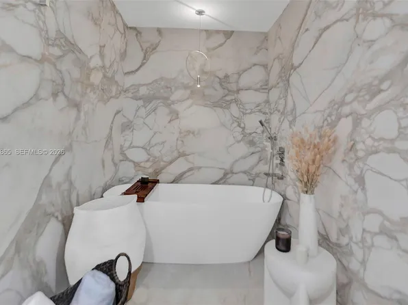 950 Brickell Bay Dr APT 5608, Miami, FL 33131
