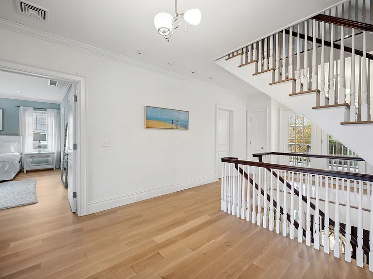 40 James St — Photo 3