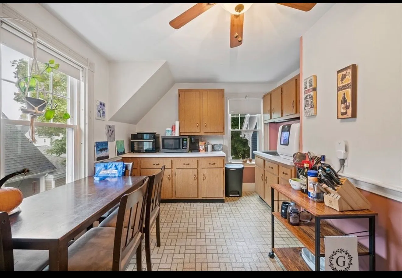2 bed, 1000 sqft, $2,200 — Photo 2