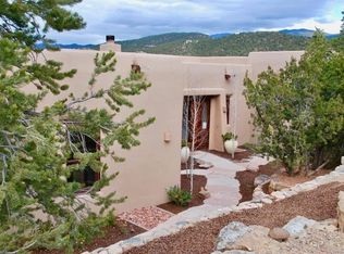 947 Cerro De La Paz, Santa Fe, NM 87501