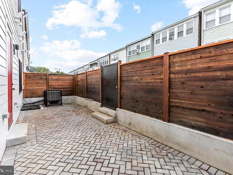 1420 Staples St NE #1 — Photo 21