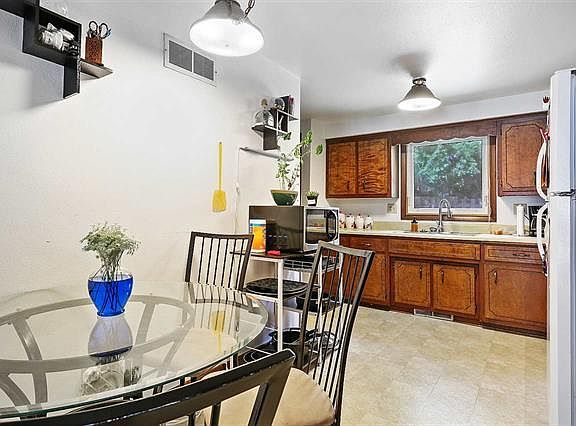 3rd image of 2909 Creek Dr