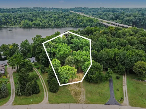 4239 Lake Chapin Blf, Berrien Springs, MI 49103