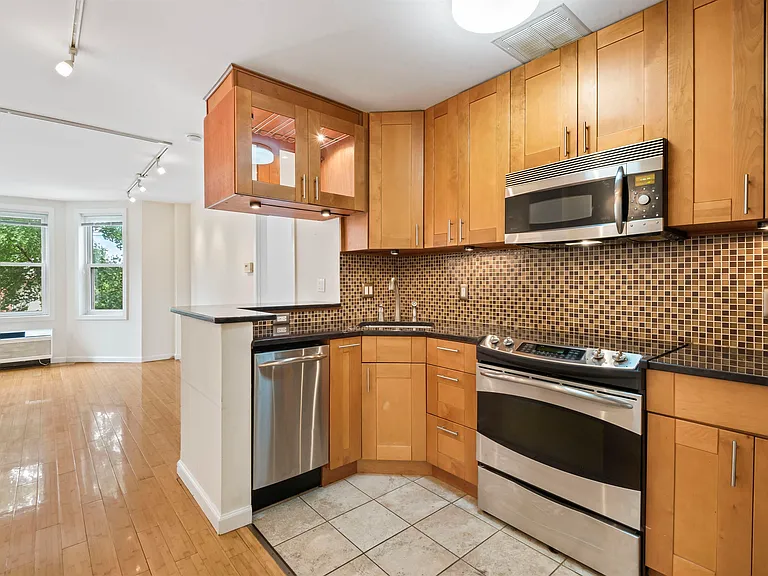 242 Barrow St #2A — Photo 8