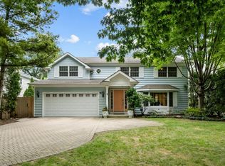 363 Newman Ct, Lake Bluff, IL 60044