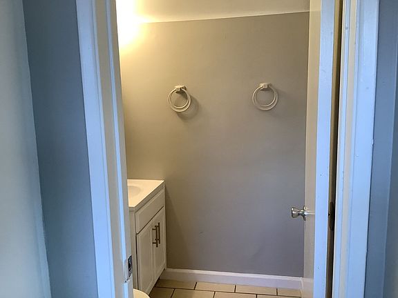 5th image of 4008 Live Oak St #B